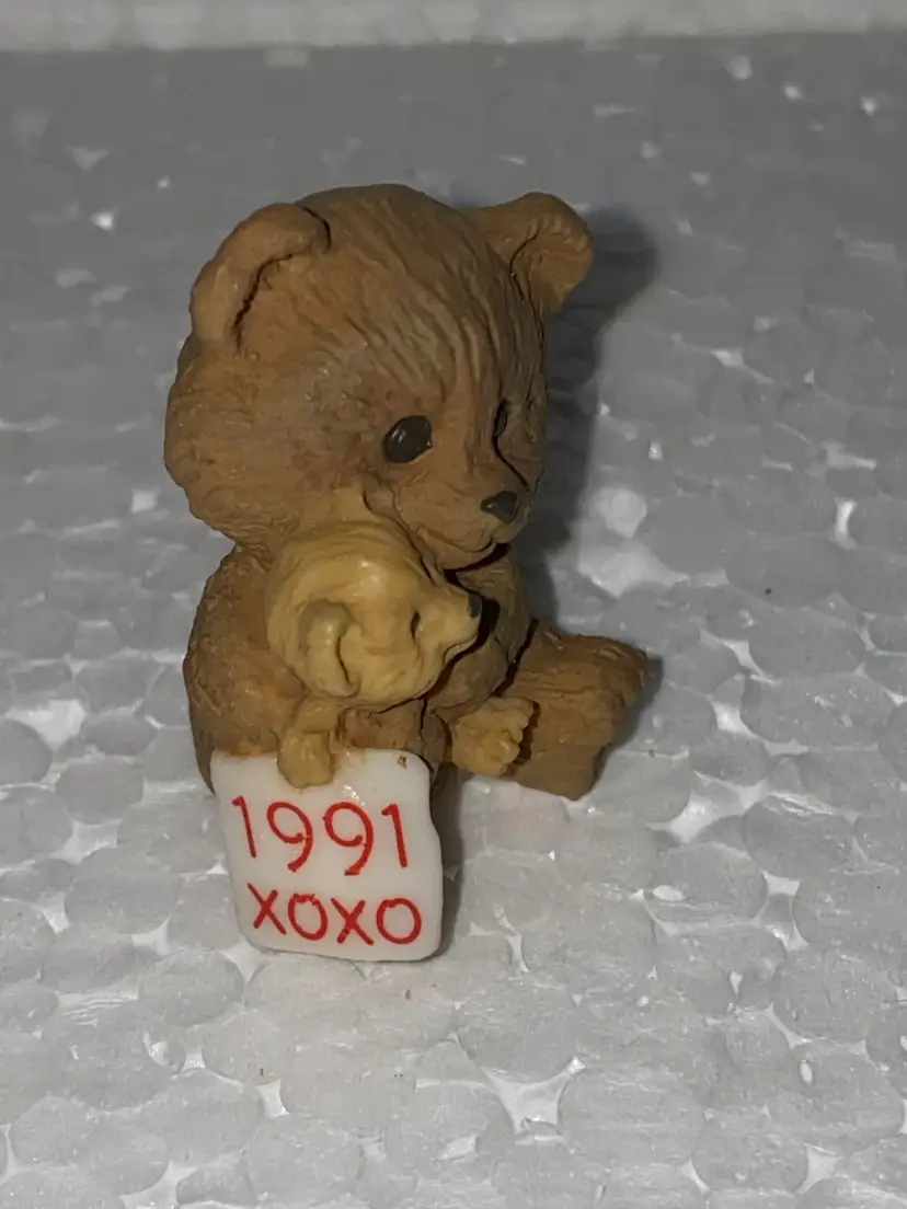 25% Off Vintage Hallmark Valentines Day Merry Miniature Figurine As Pictured (was $6)