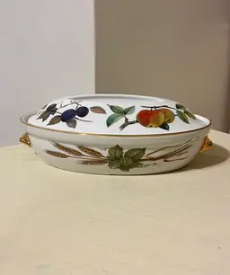 Vintage Royal Worchester Evesham pattern tureen. Sz 3 shape 21