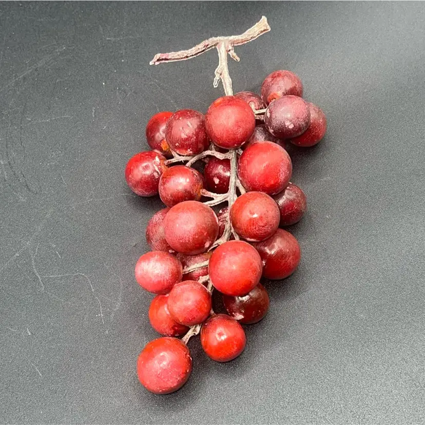 #2 Red Alabaster Grapes Cluster Matte ITALIAN