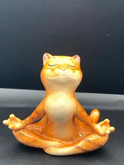 Meditating Kitty (4 1/4” Tall 4 1/4” Wide)
