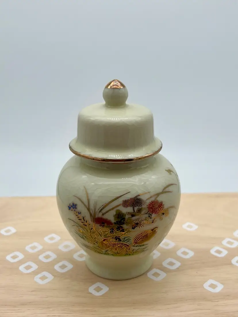 Vintage Otagiri Ginger Jar w/lid Japan Gold Trim.  Wildflowers and Pheasants 6"