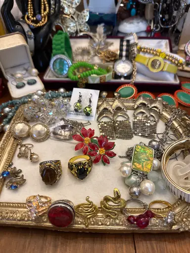 Pop Up Estate Sale Finds 