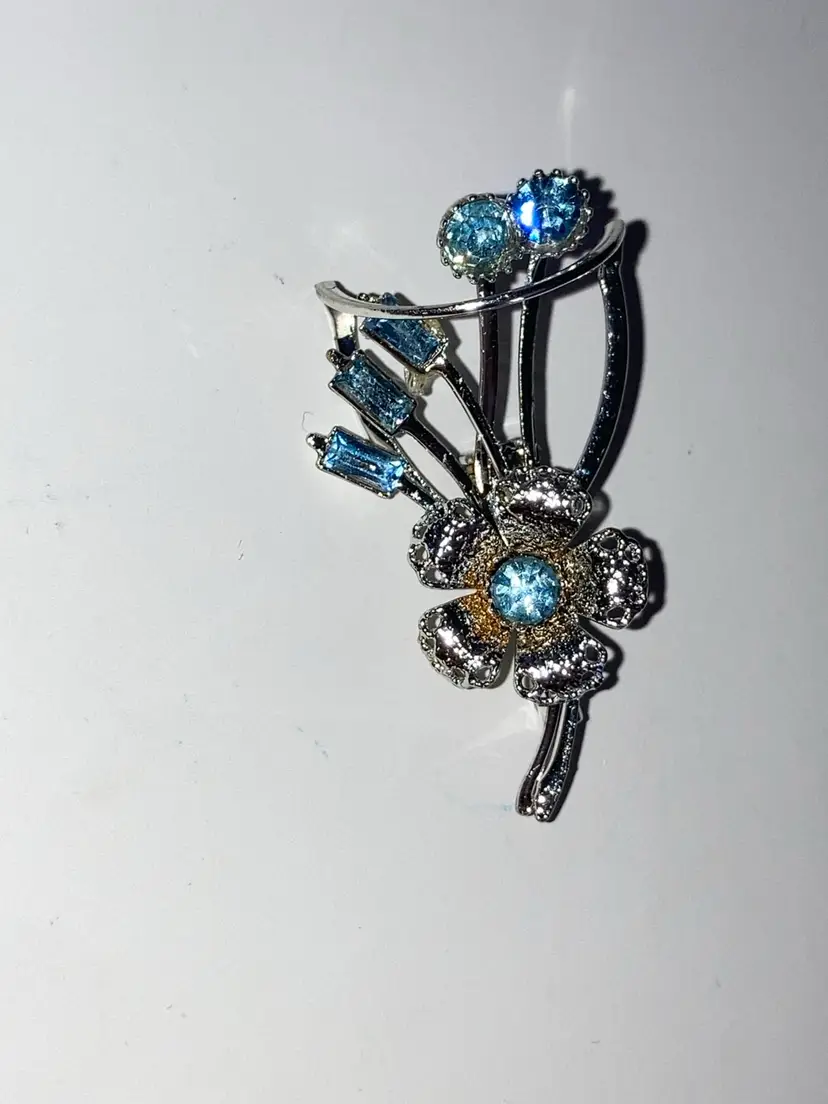 Vintage Floral Spray Brooch With Blue Rhinestones! Silvertone! 1 3/4”!