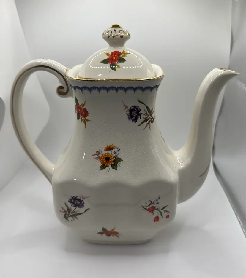 Wedgwood Lowestoft Teapot Flowers Gold Trim England Enoch Old Castle Tunstall