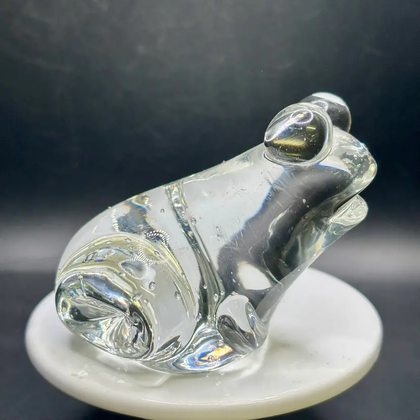 Derpy Big Eyed Glass Frog Figure with Controlled Bubbles 3”