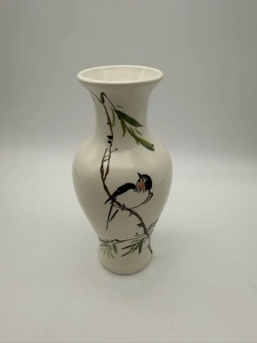 Vtg HandPainted Porcelain Vase With Bird 7.5 Inches Made In Taiwan Stock# 17607