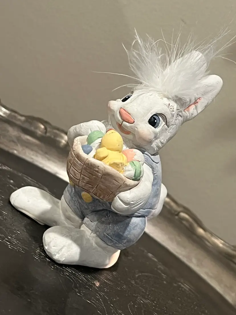 Easter Bunny Alert!  Vintage Dreamsicles Figurine With Chick In Basket