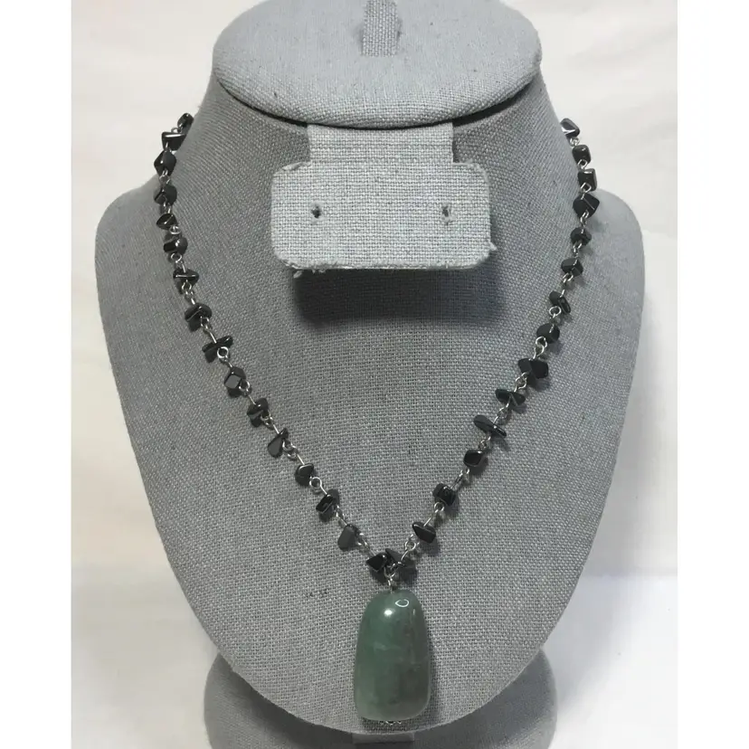 Necklace, Aventurine pendant & hematite chips, 19"