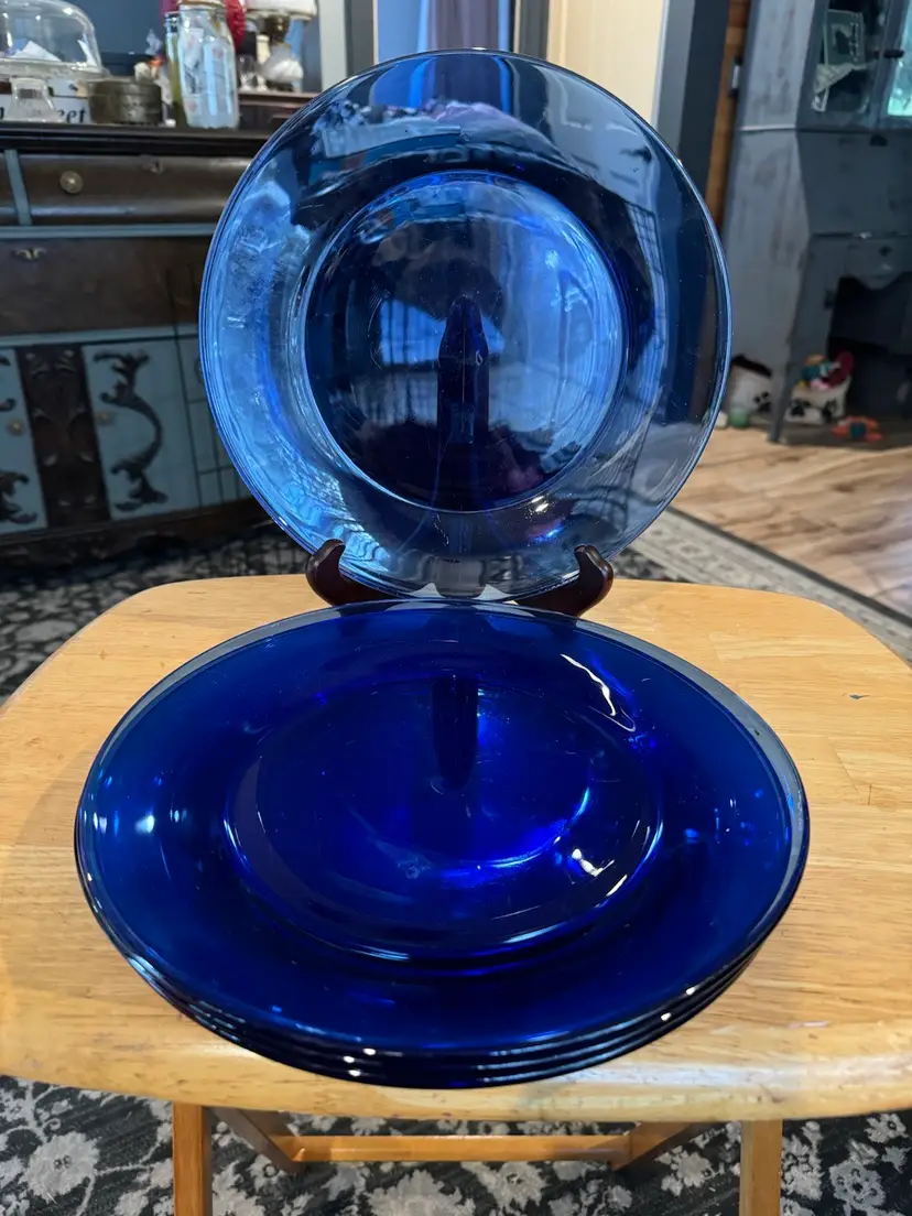 Set Of 4 Gorgeous Colbalt Blue Glass Anchor Hocking Dinner Plates
