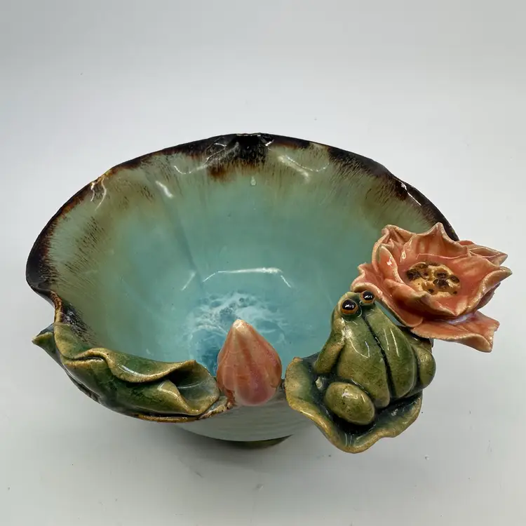 Vintage Majolica Frog Pond Bowl With Flowers