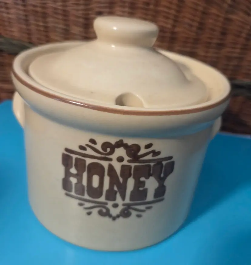 Pfaltzgraff "Village" 16 oz Honey Pot
