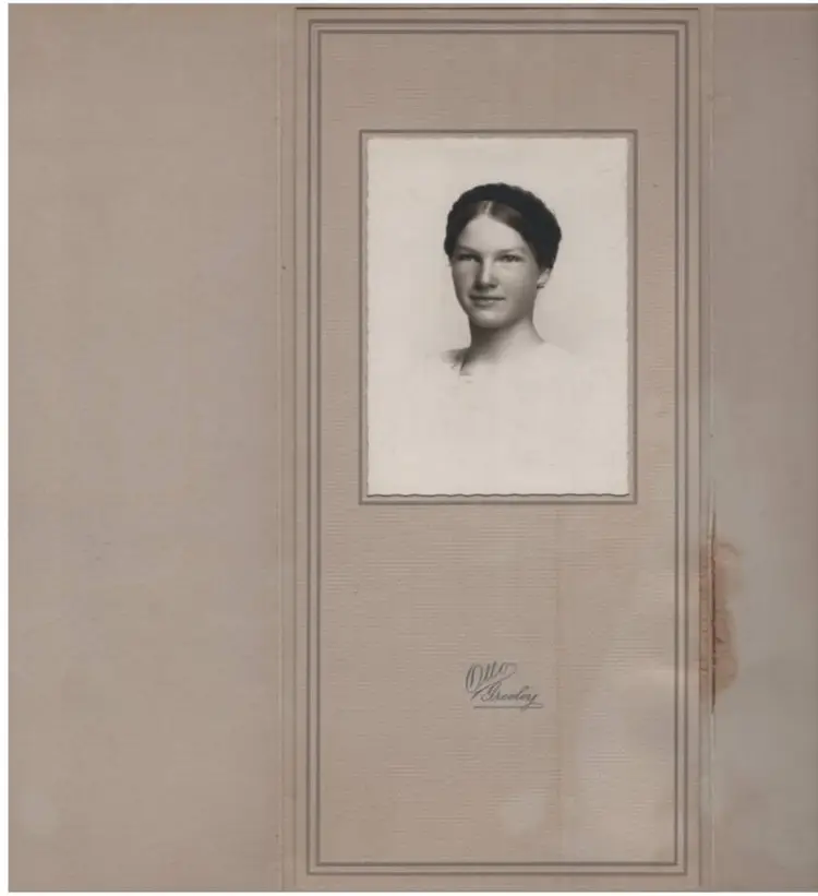 Antique Photograph Circa 1920 Woman Portrait In Folder