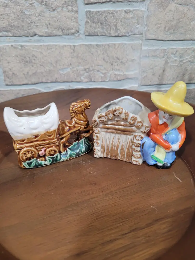 Two Small Plant Pockets Western