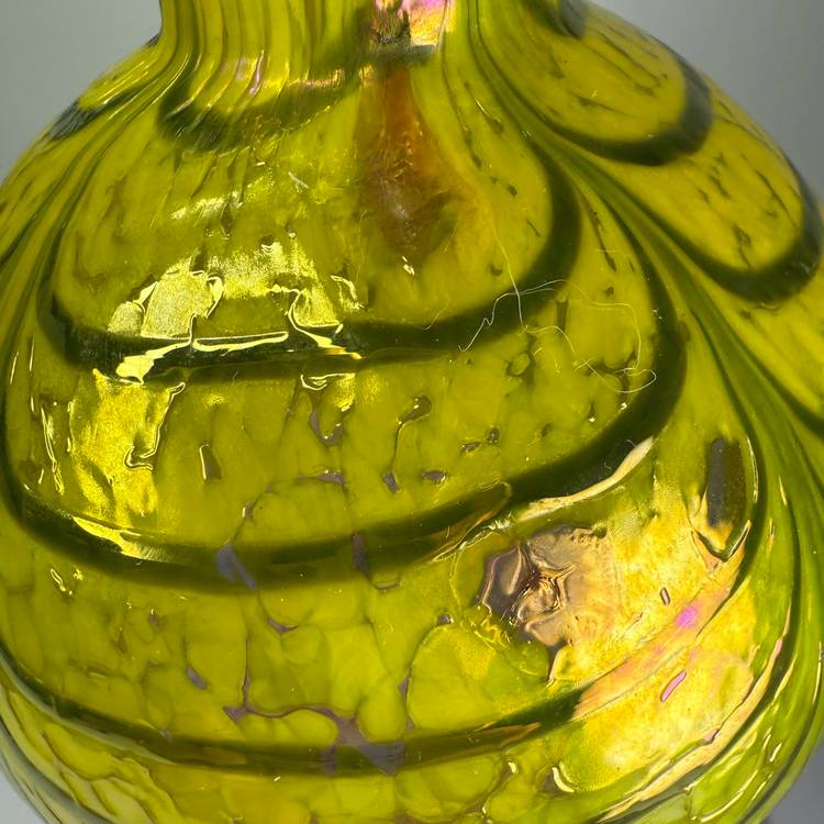 Gorgeous Design China Iridescent Pulled Feather Yellow Spatter Glass Bud Vase