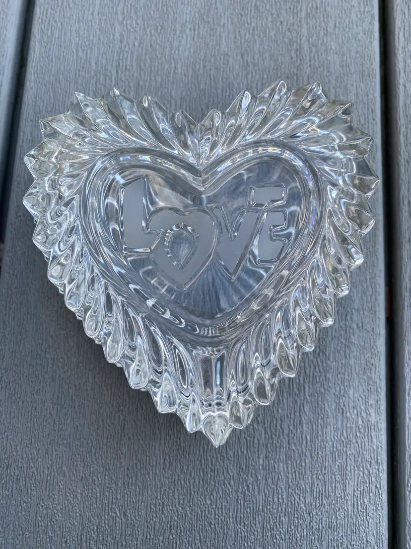 VINTAGE CRYSTAL LOVE HEART-SHAPED TRINKET DISH OR JEWELRY BOX