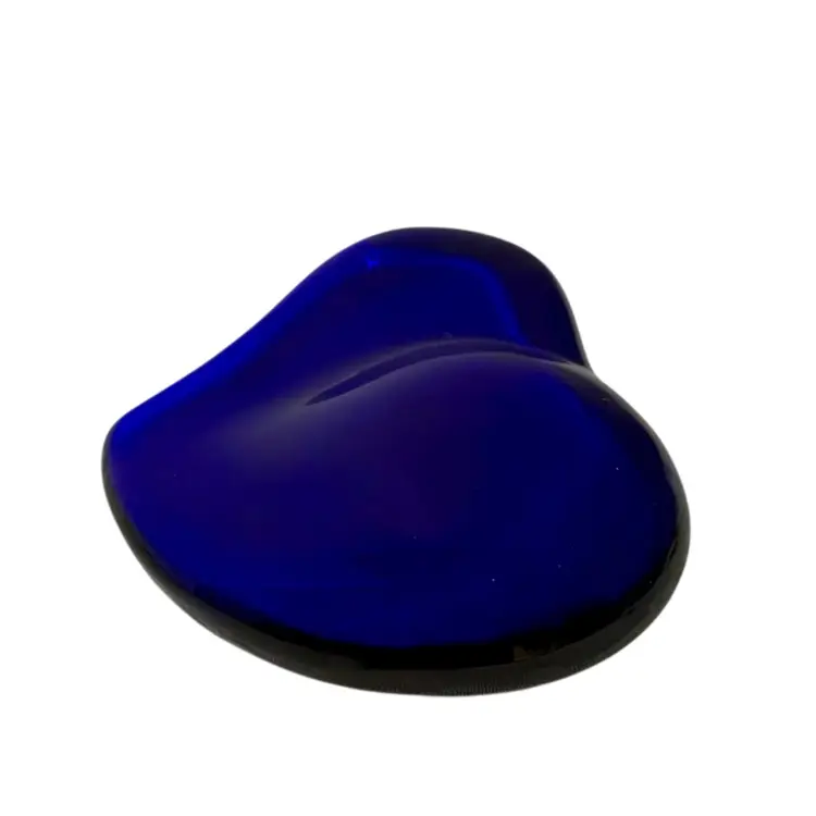 Tiffany & Co Art Glass Paperweight Heart Shaped Cobalt Blue By Elsa Peretti 
Japan Signed
1”T x 3-3/4” W x 4” L