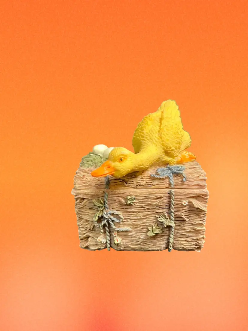 MaMa Goose On Bale Of Straw w/ Nest of Eggs Trinket Box-Made of Resin-Lot 60