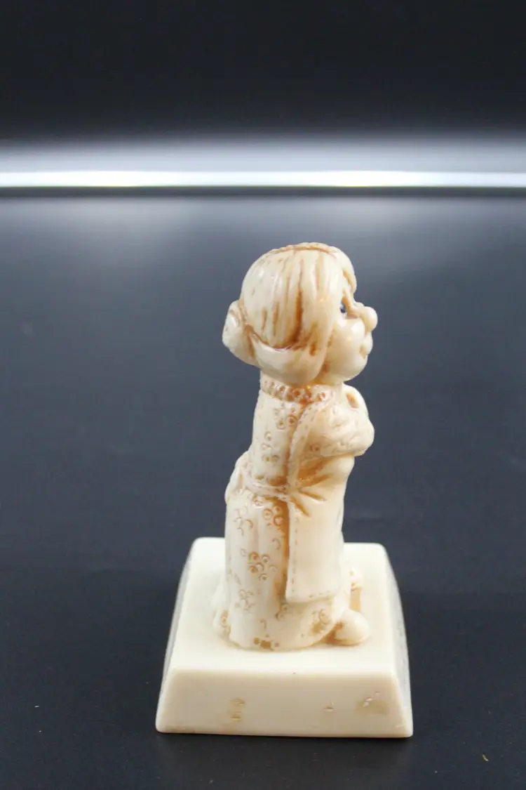 Russ Berrie, 1976 "Worlds Best Mother" statue, resin