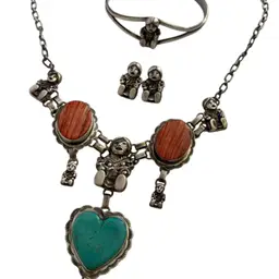 Just look at this amazing 3 piece Anglo artist Carol Felley Sterling silver set. It’s called storyteller. So unique and simply fabulous. Stones in the necklace are turquoise and spiny oyster.