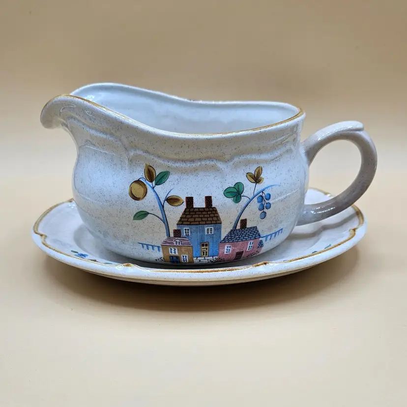 International HEARTLAND, Vintage Gravy Boat & Underplate, Japan 8"