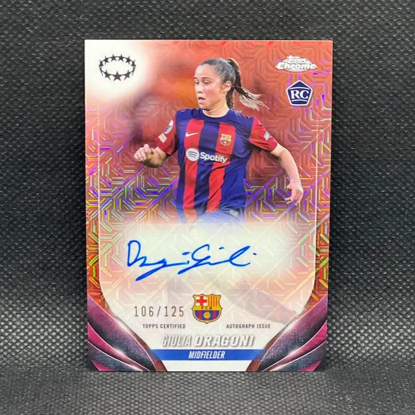 Giulia Dragoni 2023/24 Topps Chrome UEFA Women Rose Gold /125 Autograph Barcelona Roma Soccer Card