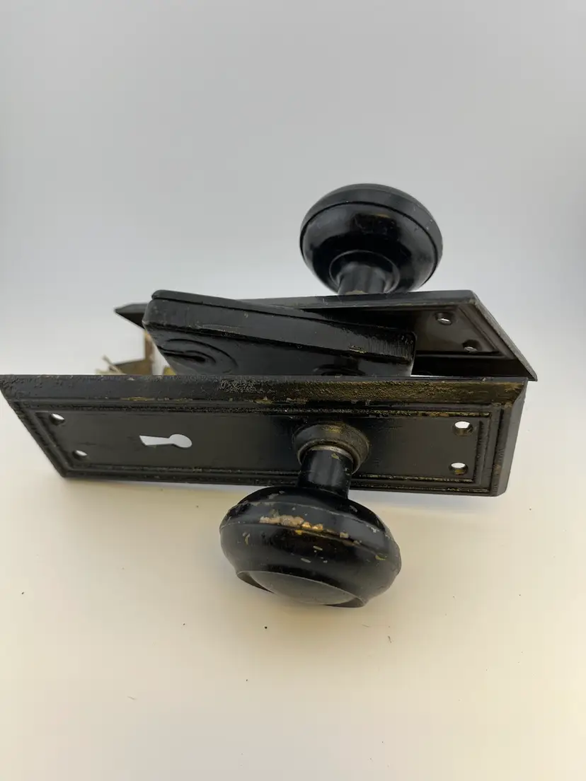 Metal Vintage set of 2 knobs, with striker plate, and plate for key, no key is with it.