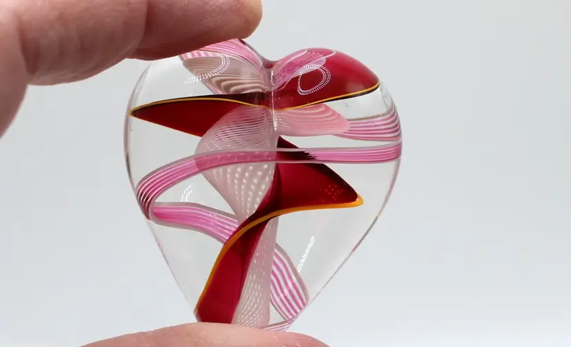 Steven Maslach Hand Blown Art Glass Valentine's Day Heart Paperweight