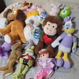 Lot of Assorted Plushies (Lot 1)