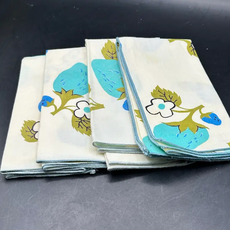 VTG Set of 4 Women's Embroidered Floral Flowers Multicolor Hankies Handkerchiefs