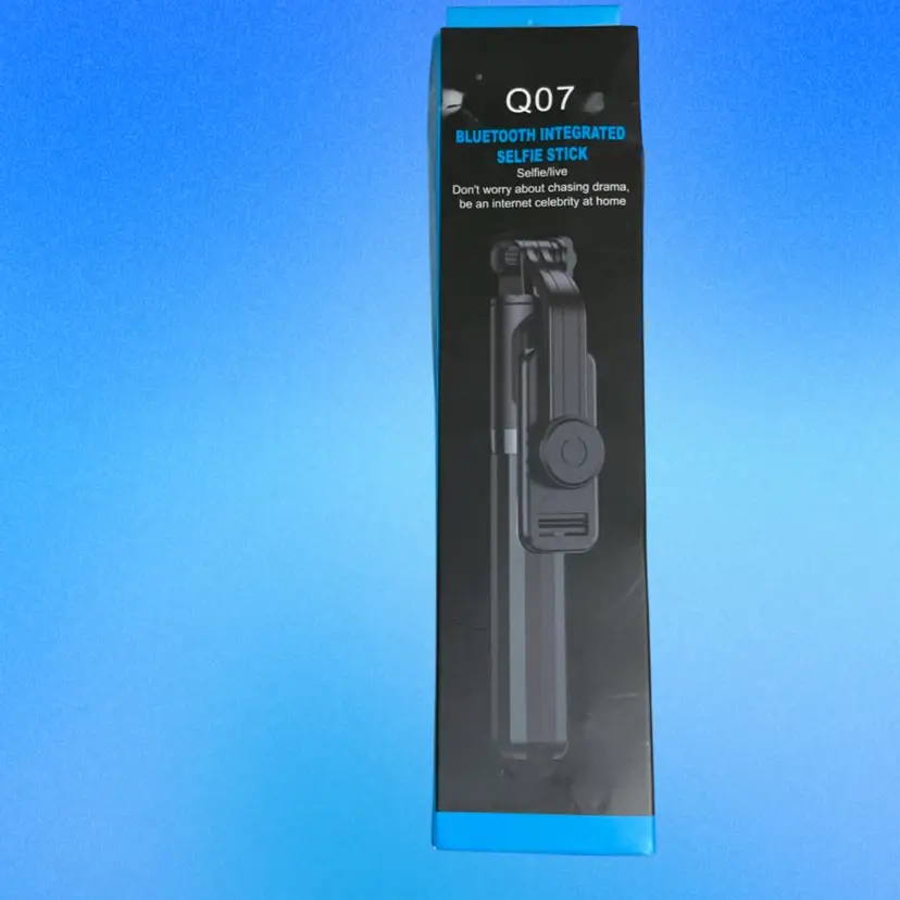 Q07 Bluetooth Integrated Selfie Stick. Selfie/ Live. Don’t Be Worry About Chasing Drama!! Be An Internet ~ Celebrity At Home !! 😊👀