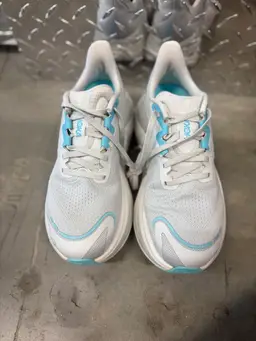 Women’s Hoka SkywardX size 6!