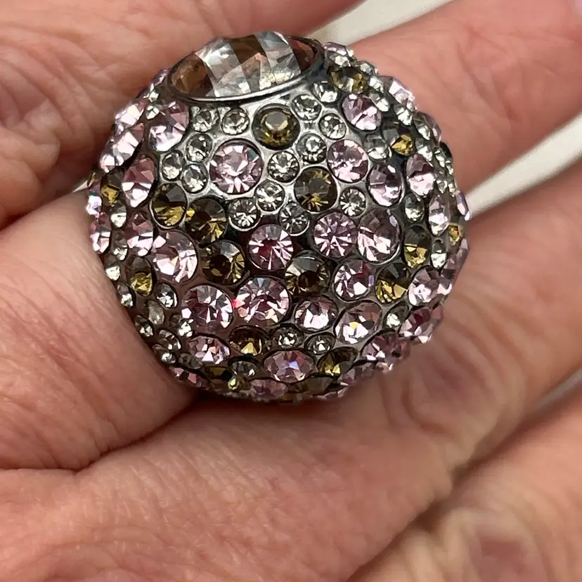 Henri Bendel Crystal Dome Cocktail Ring Size 7 Pink Champagne Rhinestone Statement Ring