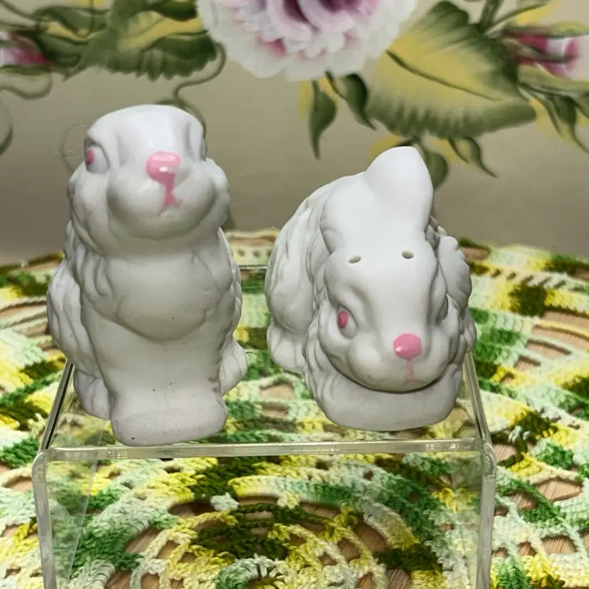 Vintage Art Mark From Taiwan Bunny Salt And Pepper Shaker