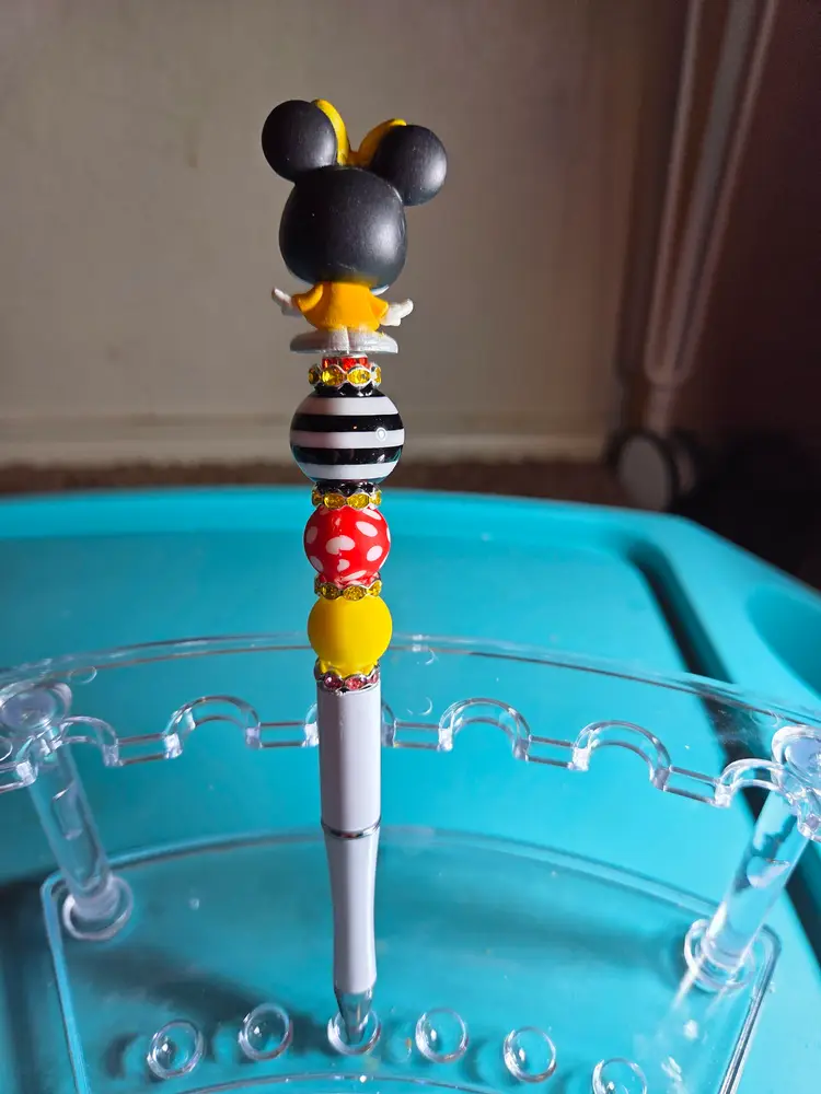 Minnie Mouse beaded pen