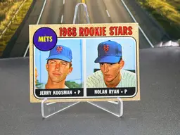 Nolan Ryan RC 1968 Topps #177 (crease)