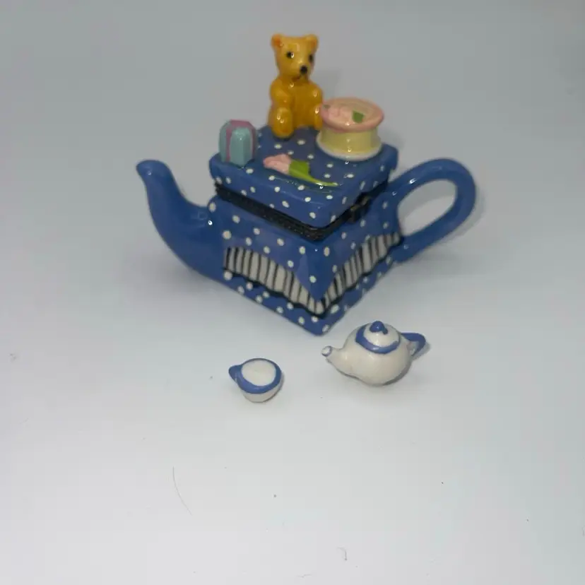 Vintage 1997 Trinket Box Shape Of a Teapot Color Blue with Two Trinkets