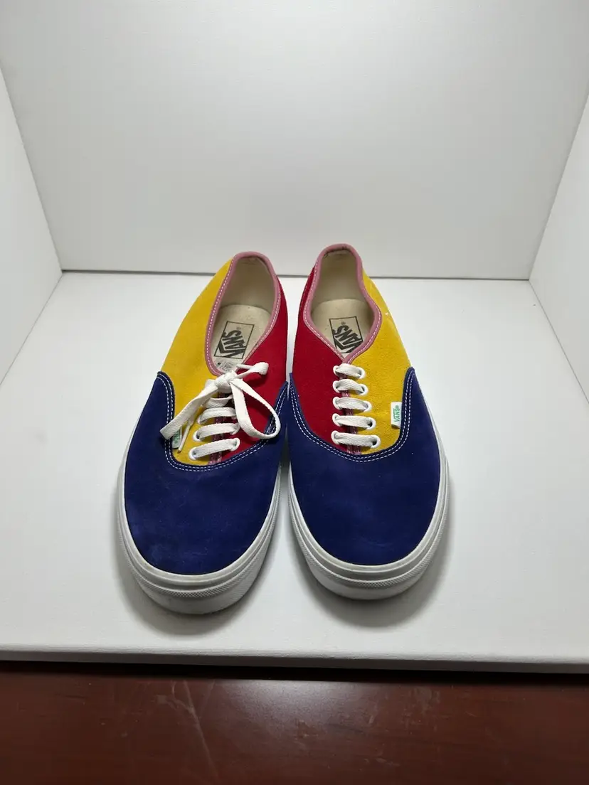 Authentic Women’s/Mens Van’s - Size 11.5