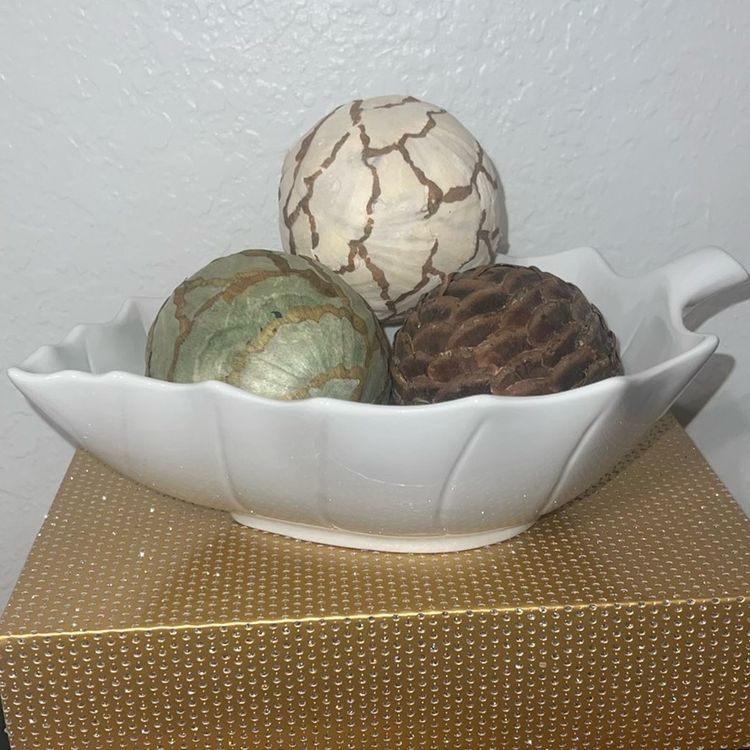 Elegant White Ceramic Leaf Dish for Entertaining & Décor