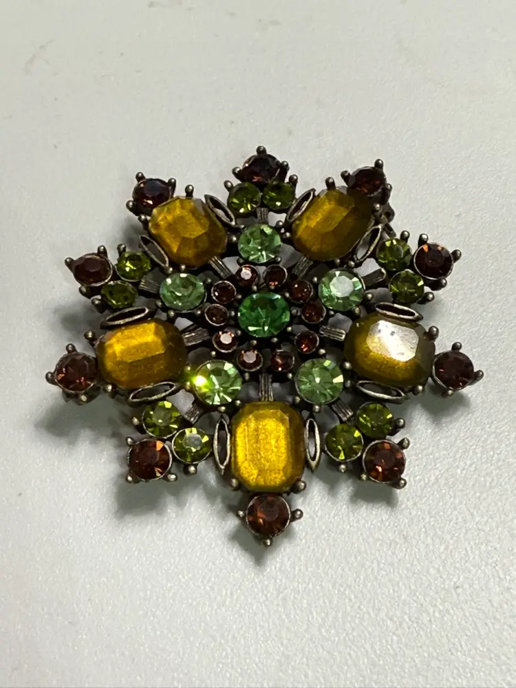 Vintage Rhinestone Glowy Brooch