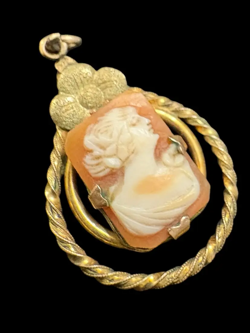 #01 Antique 10K GF Shell Cameo Pendant