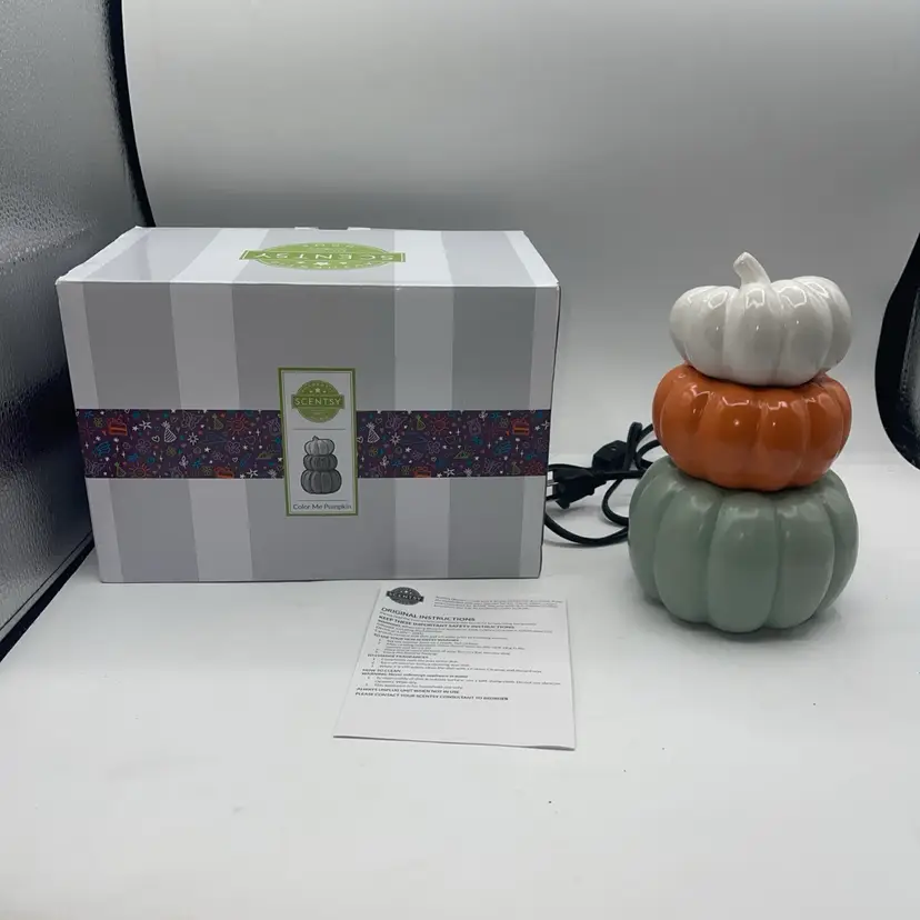 Color Me Pumpkin Scentsy Warmer Open Box perfect for Fall 8” Tall