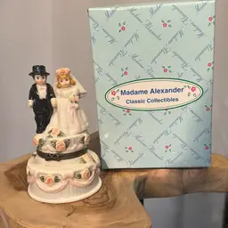 Madame Alexander Bride And Groom Trinket Box