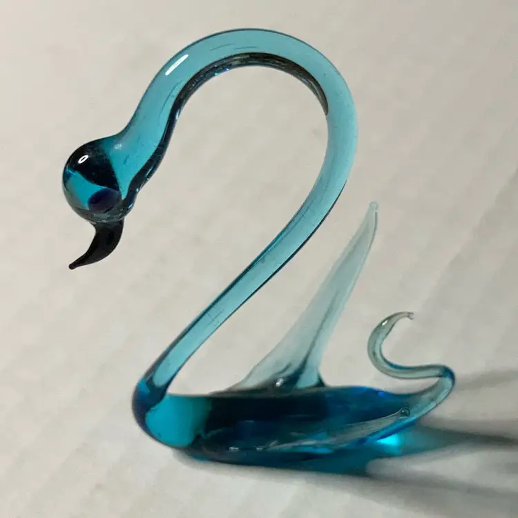 Miniature Glass Swan! 2 1/2” Tall!