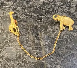 Elephant & Giraffe Chain Pin