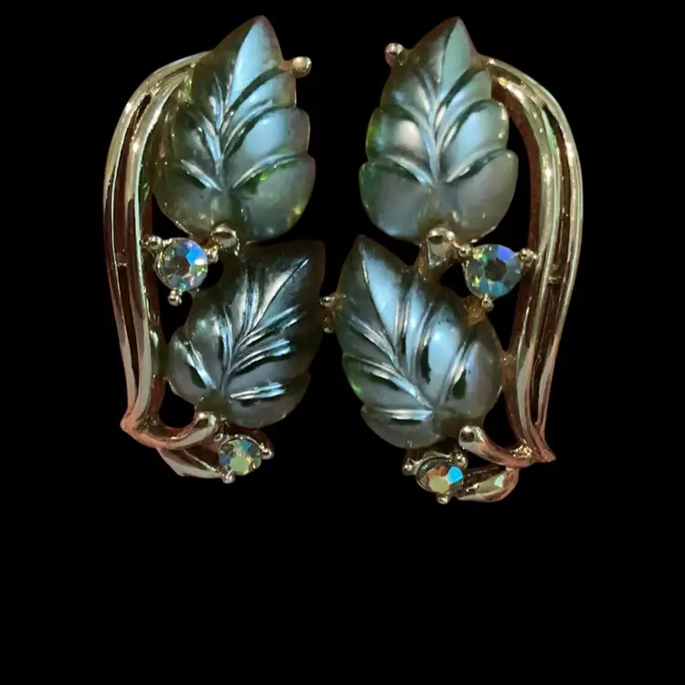 Vintage Goldtone Star Clip On Earrings. Blue Jelly Lucite Carved Leaves With Ab GL Rhinestones.