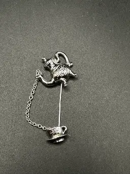 92 - Avon Teapot And Cup Stick Pin