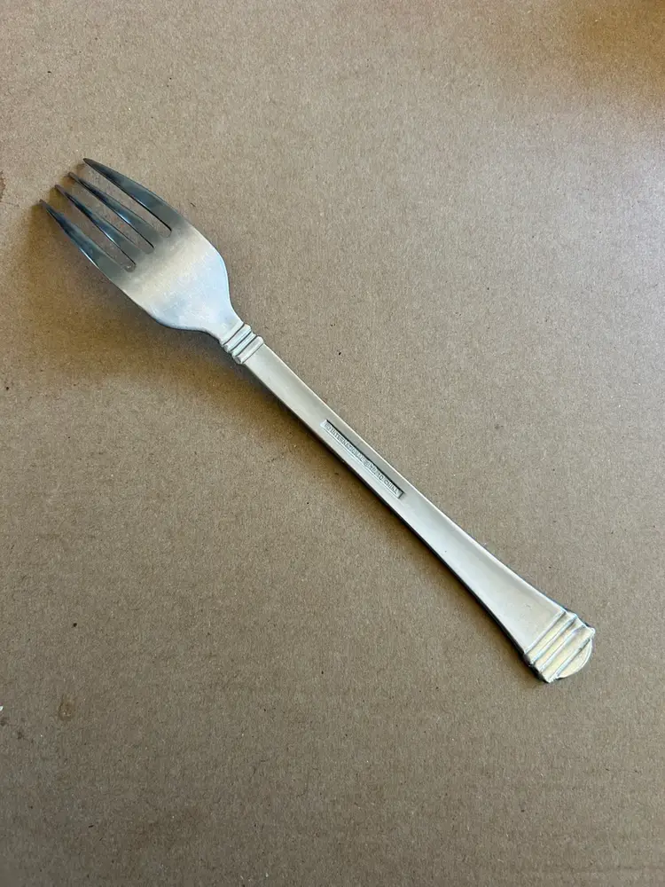 INS548 Dinner Fork Int’l Silver 8.25”
