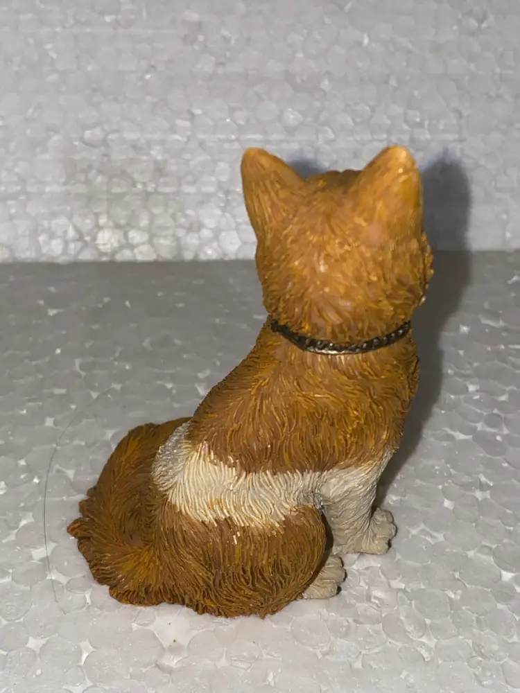 Vintage Resin Cat Figurine As Pictured All Average 3.5-4" In Length