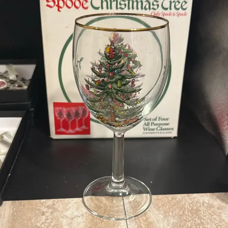 Set Of Four Spode Christmas Tree Wine Glasses - In Box