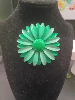 Vintage Green Daisy Enamel Brooch